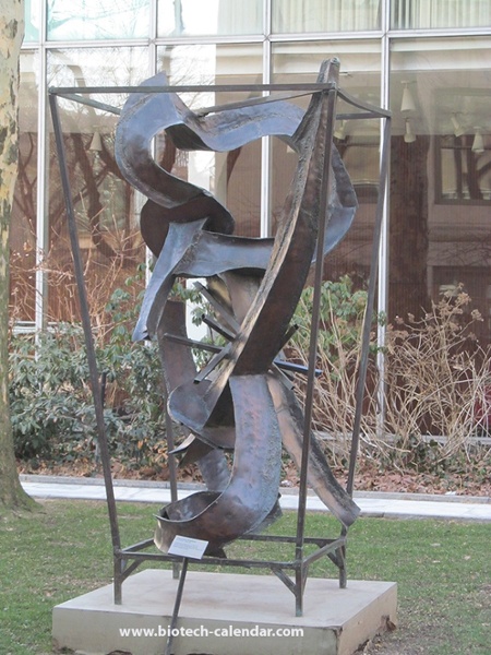 Interesting Sculpture Outside Life Science Labs at Mount Sinai, School of Medicine BioResearch Product Faire™ Event